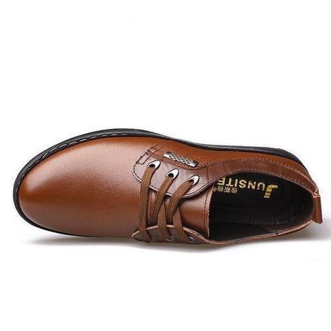 Men British Style Rivet Decoration Lace Up Leather Oxfords Business Casual Shoes