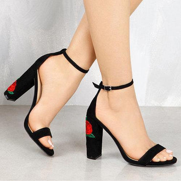 Large Size Peep Toe Rose Flower Chunky Heel Solid Strap Buckle Pumps